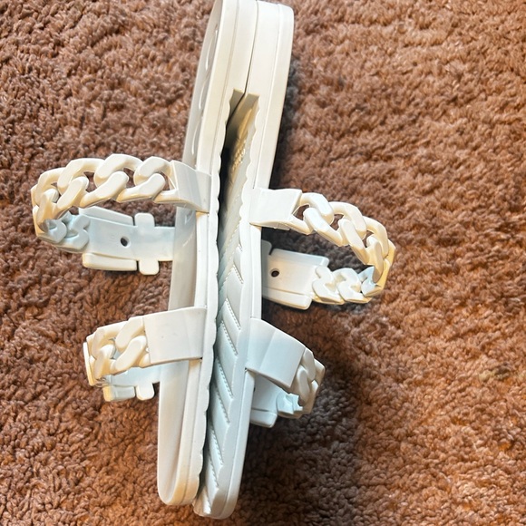 Gucci Rubber Slides chain link dust bag included worn twice stored acrylic case - Picture 4 of 9